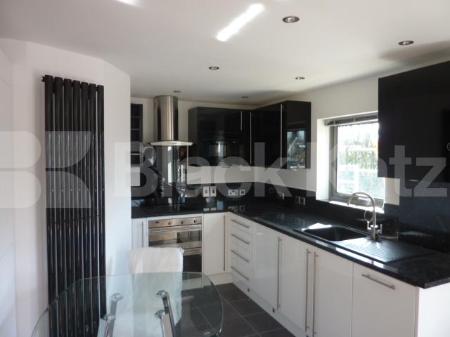 			NEWLY REFURBISHED WITH A ROOF TERRACE!!, 2 Bedroom, 1 bath, 1 reception Flat			 Talacre Road, Kentish Town